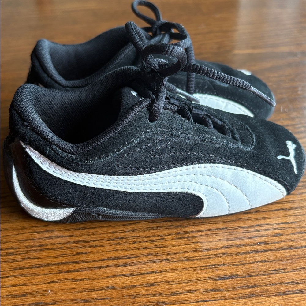 Puma toddler Speedcat black suede w white trim 14 cm unisex EUC
